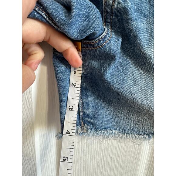 American Eagle NWT 90s Boyfriend Denim Mid Length Shorts Distressed Sz 4 - Picture 4 of 6